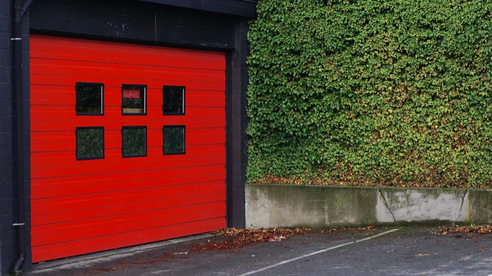 Garage door contractor on phone